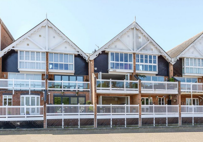 Handsome homes for sale in HenleyonThames